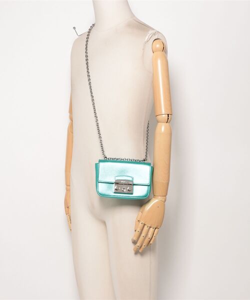 FURLA(フルラ)の「フルラ メトロポリス (Furla Metropolis) ミニクロスボディバッグ(ショルダーバッグ・レディース・グリーン系・ONE SIZE)」の2枚目の写真
