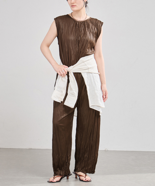 IENA(イエナ)の「5-knot/ファイブノット CRINKLE-FIN SALOPETTE サロペット 5KIE-CRCL-0001(サロペット/オーバーオール・レディース・ブラック/ブラウン・MEDIUM/SMALL)」の2枚目の写真