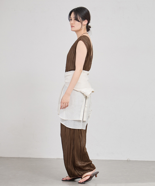 IENA(イエナ)の「5-knot/ファイブノット CRINKLE-FIN SALOPETTE サロペット 5KIE-CRCL-0001(サロペット/オーバーオール・レディース・ブラック/ブラウン・MEDIUM/SMALL)」の13枚目の写真