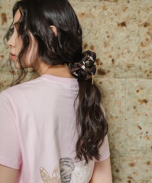 GANNI（ガニー）の「GANNI　EXCLUSIVE SCRUNCHIE（ヘアゴム・レディース・ピンク系その他/ブラウン系その他/ブルー系その他・-）」の5枚目の写真