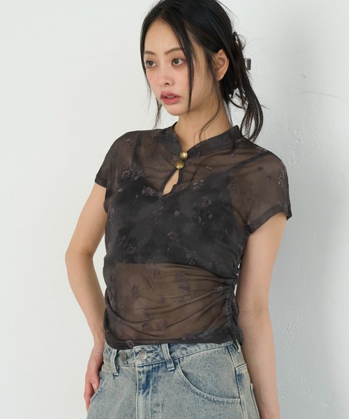 RAY CASSIN(レイカズン)の「チャイナシアーTシャツ(Tシャツ/カットソー・レディース・グレー系その他2/アイボリー/ブラウン系その他2/チャコールグレー/イエロー系その他2・FREE)」の4枚目の写真