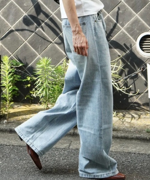 Chikashitsu +(チカシツプラス)の「【Chikashitsu +】barrel leg jeans / 【チカシツプラス】バレルレッグデニムパンツ(デニムパンツ・メンズ・ブルー・S)」の4枚目の写真