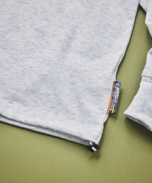 FREAK'S STORE（フリークスストア）の「FREAK'S STORE for BEACH & FES リラックスフィット ワンポイントロゴ スピンドル ヘンリーネック ロングスリーブTシャツ（Tシャツ/カットソー・メンズ・ベージュ/オリーブ/ブラック/ライトグレー/ホワイト・MEDIUM/LARGE）」の15枚目の写真