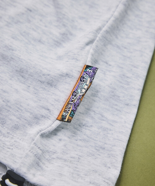 FREAK'S STORE（フリークスストア）の「FREAK'S STORE for BEACH & FES リラックスフィット ワンポイントロゴ スピンドル ヘンリーネック ロングスリーブTシャツ（Tシャツ/カットソー・メンズ・ベージュ/オリーブ/ブラック/ライトグレー/ホワイト・MEDIUM/LARGE）」の21枚目の写真