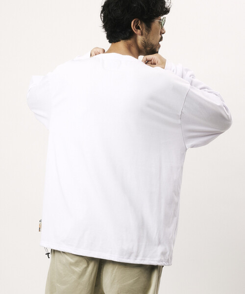 FREAK'S STORE（フリークスストア）の「FREAK'S STORE for BEACH & FES リラックスフィット ワンポイントロゴ スピンドル ヘンリーネック ロングスリーブTシャツ（Tシャツ/カットソー・メンズ・ベージュ/オリーブ/ブラック/ライトグレー/ホワイト・MEDIUM/LARGE）」の9枚目の写真
