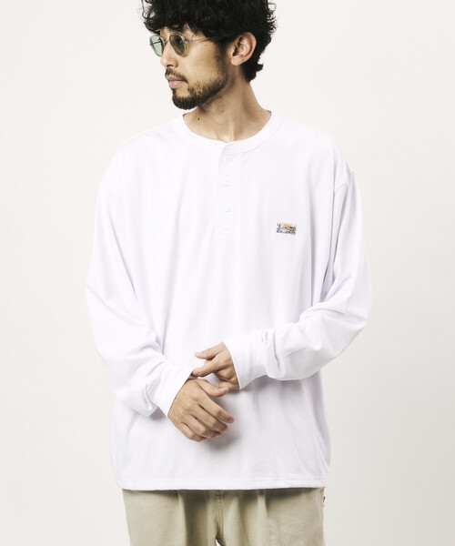 FREAK'S STORE（フリークスストア）の「FREAK'S STORE for BEACH & FES リラックスフィット ワンポイントロゴ スピンドル ヘンリーネック ロングスリーブTシャツ（Tシャツ/カットソー・メンズ・ベージュ/オリーブ/ブラック/ライトグレー/ホワイト・MEDIUM/LARGE）」の10枚目の写真