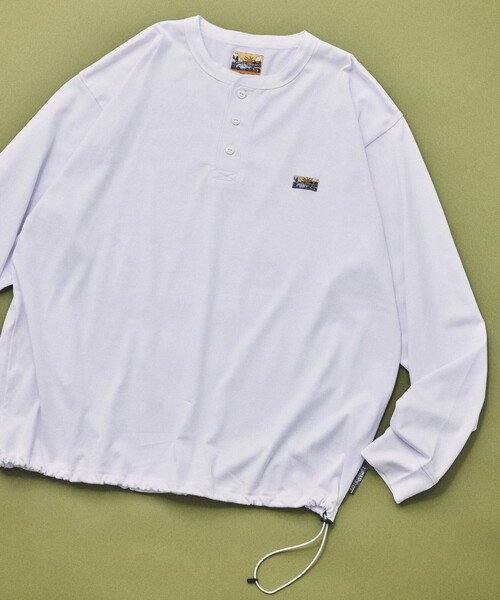FREAK'S STORE（フリークスストア）の「FREAK'S STORE for BEACH & FES リラックスフィット ワンポイントロゴ スピンドル ヘンリーネック ロングスリーブTシャツ（Tシャツ/カットソー・メンズ・ベージュ/オリーブ/ブラック/ライトグレー/ホワイト・MEDIUM/LARGE）」の2枚目の写真