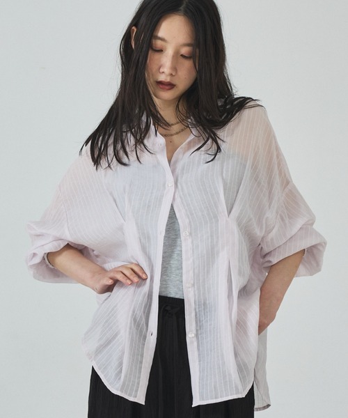 abahouse mavie(アバハウスマヴィ)の「シアーストライプタックシャツ(シャツ/ブラウス・レディース・ピンク/ホワイト/グレー/サックスブルー・フリー)」の4枚目の写真