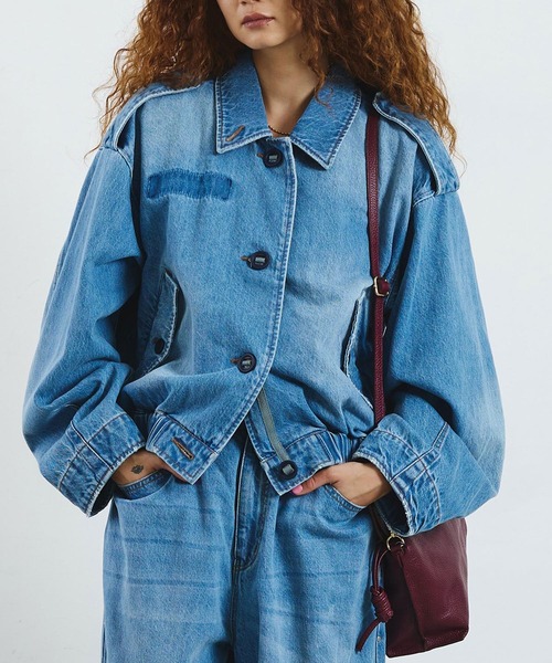 ROSE BUD(ローズバッド)の「mici/VOLUME SLEEVE DENIM JACKET(その他アウター・レディース・ライトインディゴブルー/ブラック・ONE SIZE)」の2枚目の写真