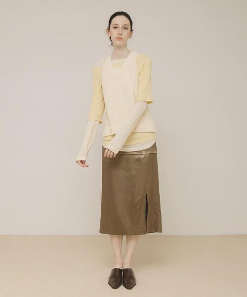 LAATO(ラート)の「glossy midi skirt(スカート・レディース・ライトカーキ/アイボリー・FREE)」の1枚目の写真