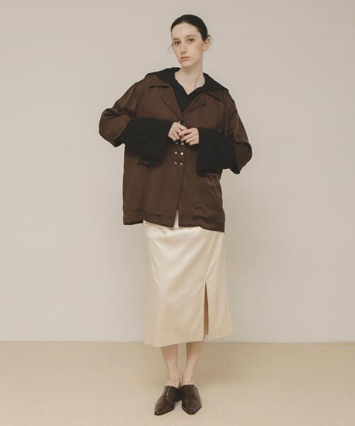 LAATO(ラート)の「glossy midi skirt(スカート・レディース・ライトカーキ/アイボリー・FREE)」の2枚目の写真