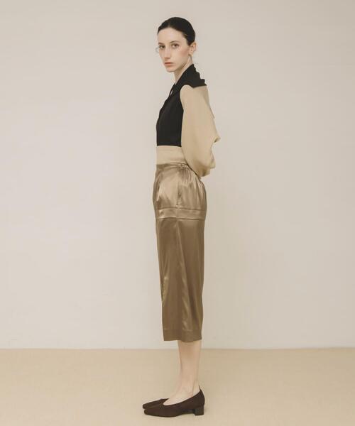 LAATO(ラート)の「glossy midi skirt(スカート・レディース・ライトカーキ/アイボリー・FREE)」の13枚目の写真