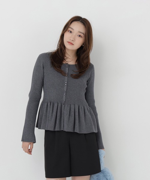NATURAL BEAUTY BASIC(ナチュラルビューティーベーシック)の「ペプラムカーディガン(カーディガン/ボレロ・レディース・ネイビー/チャコールグレー/ピンク・FREE)」の7枚目の写真