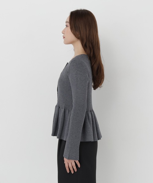 NATURAL BEAUTY BASIC(ナチュラルビューティーベーシック)の「ペプラムカーディガン(カーディガン/ボレロ・レディース・ネイビー/チャコールグレー/ピンク・FREE)」の11枚目の写真
