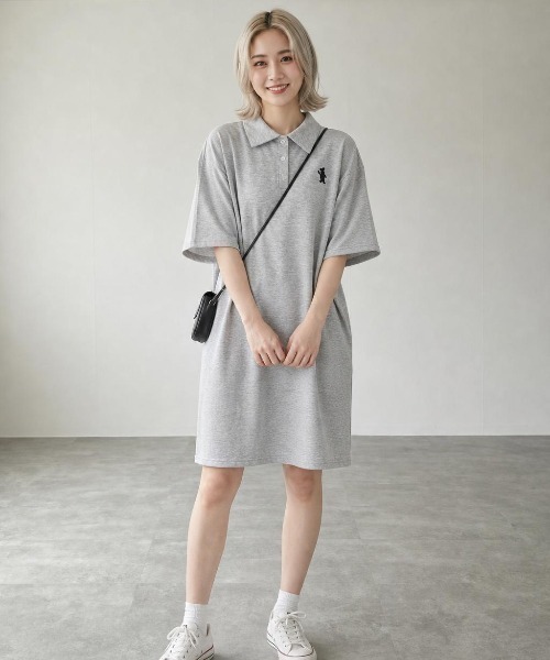 Belle Cie(ベルシー)の「ポロシャツワンピース 半袖 ポロ衿 ワンポイント刺繍 ゆったりオーバーサイズ ロング丈 アメカジ 韓国ファッション(ワンピース・レディース・グレー/グリーン/オフホワイト/ブラック・FREE)」の6枚目の写真