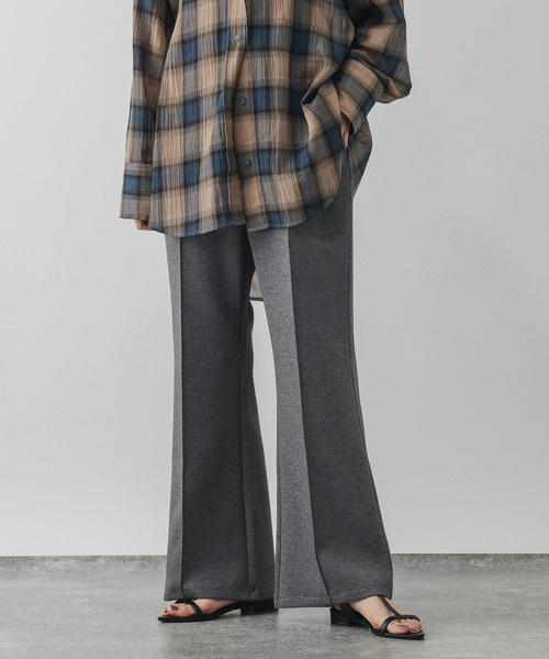 GLOBAL WORK（グローバルワーク）の「ダンボールフレアパンツ/1049213（その他パンツ・レディース・ブラウン系その他3/チャコールグレー/グレイッシュベージュ/ブラック・SMALL/MEDIUM/LARGE）」の11枚目の写真