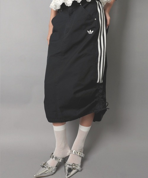 adidas(アディダス)の「【adidas/アディダス】パラシュートロングスカート(スカート・レディース・オリーブ/ブラック・M)」の4枚目の写真