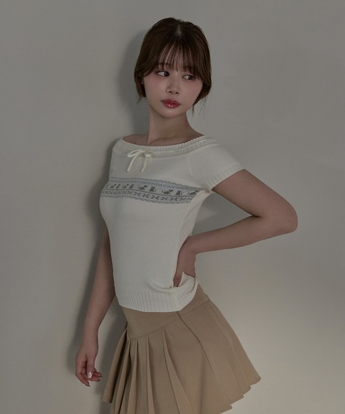M DOLLY(エムドリー)の「Stitch ribbon cat elin sholder knit / ステッチリボンキャットエリンショルダーニット(ニット/セーター・レディース・アイボリー/グレー・FREE)」の5枚目の写真