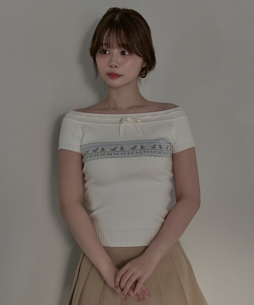 M DOLLY(エムドリー)の「Stitch ribbon cat elin sholder knit / ステッチリボンキャットエリンショルダーニット(ニット/セーター・レディース・アイボリー/グレー・FREE)」の6枚目の写真