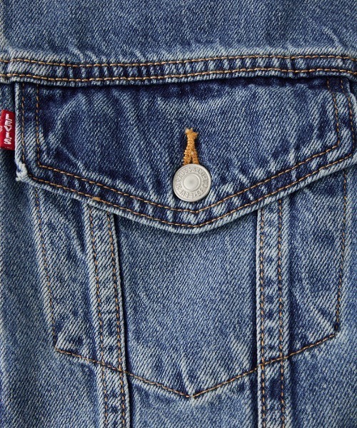Levi's（リーバイス）の「[LEVI’S/リーバイス] 90S TRUCKER デニムジャケット（デニムジャケット・レディース・ライトインディゴブルー・S）」の2枚目の写真