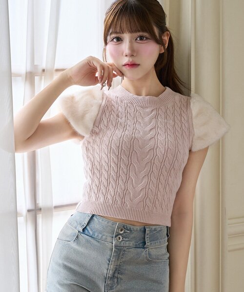 Belle Charme(ベルシャルム)の「【Belle Charme】Fur Shoulder Cable Knit(ニット/セーター・レディース・ブラック/ベージュ/ピンク・FREE)」の3枚目の写真