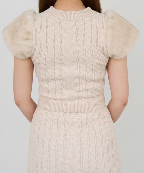 Belle Charme(ベルシャルム)の「【Belle Charme】Fur Shoulder Cable Knit(ニット/セーター・レディース・ブラック/ベージュ/ピンク・FREE)」の15枚目の写真