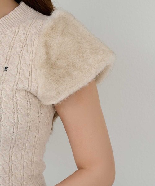 Belle Charme(ベルシャルム)の「【Belle Charme】Fur Shoulder Cable Knit(ニット/セーター・レディース・ブラック/ベージュ/ピンク・FREE)」の17枚目の写真