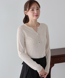 シェルボタンヘンリーネックニット