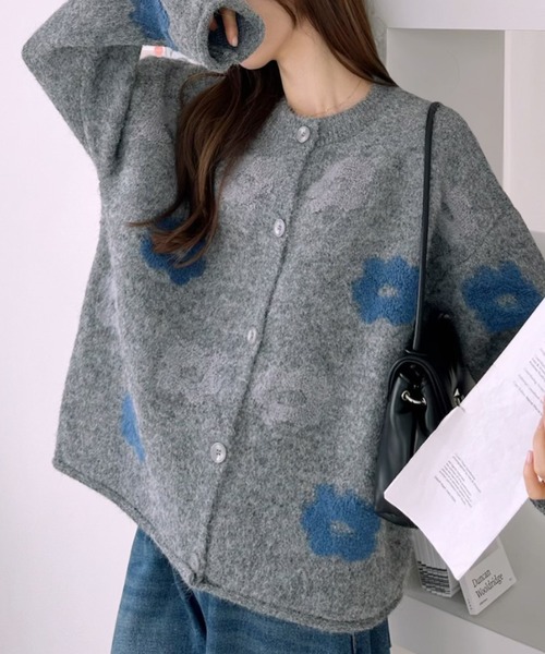 Ada.(エイダ)の「花柄ジャガード クルーネック ルーズ ニット カーディガン(カーディガン/ボレロ・レディース・グレー/アイボリー・FREE)」の10枚目の写真
