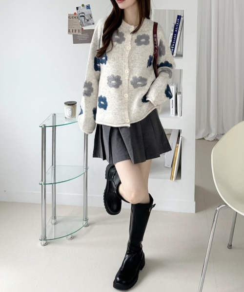 Ada.(エイダ)の「花柄ジャガード クルーネック ルーズ ニット カーディガン(カーディガン/ボレロ・レディース・グレー/アイボリー・FREE)」の5枚目の写真