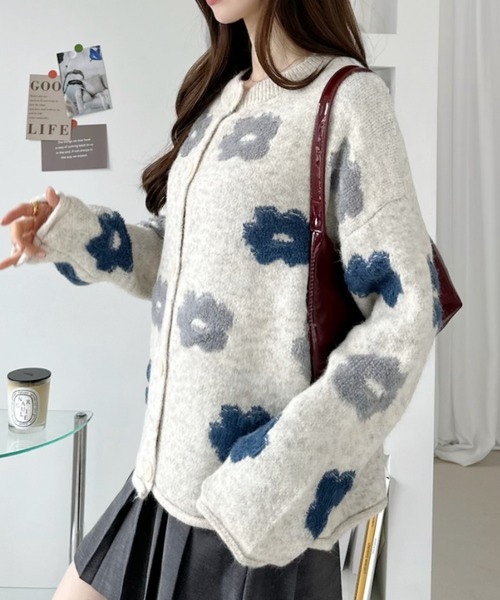 Ada.(エイダ)の「花柄ジャガード クルーネック ルーズ ニット カーディガン(カーディガン/ボレロ・レディース・グレー/アイボリー・FREE)」の7枚目の写真