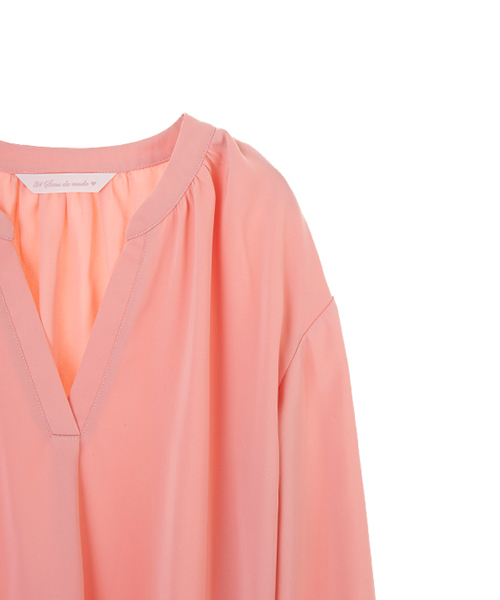 31 Sons de mode（トランテアン　ソン　ドゥ　モード）の「ノーカラーＶネックブラウス（シャツ/ブラウス・レディース・オフホワイト/ピンク/ブラック・36）」の12枚目の写真