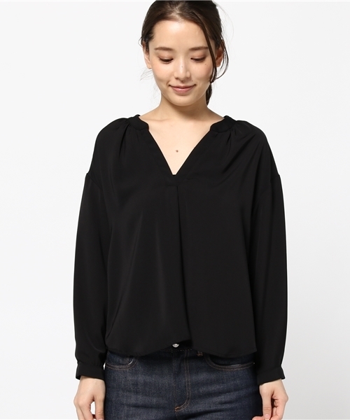 31 Sons de mode（トランテアン　ソン　ドゥ　モード）の「ノーカラーＶネックブラウス（シャツ/ブラウス・レディース・オフホワイト/ピンク/ブラック・36）」の4枚目の写真