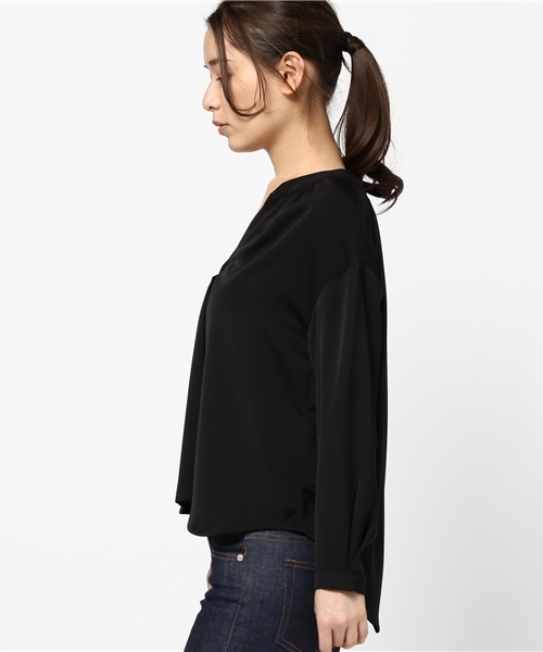 31 Sons de mode（トランテアン　ソン　ドゥ　モード）の「ノーカラーＶネックブラウス（シャツ/ブラウス・レディース・オフホワイト/ピンク/ブラック・36）」の5枚目の写真