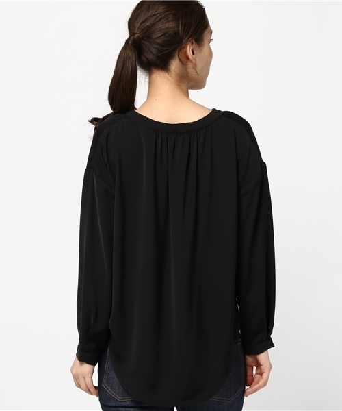 31 Sons de mode（トランテアン　ソン　ドゥ　モード）の「ノーカラーＶネックブラウス（シャツ/ブラウス・レディース・オフホワイト/ピンク/ブラック・36）」の6枚目の写真