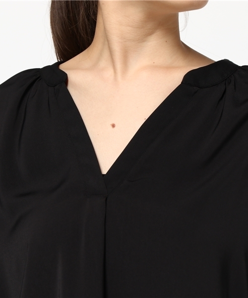 31 Sons de mode（トランテアン　ソン　ドゥ　モード）の「ノーカラーＶネックブラウス（シャツ/ブラウス・レディース・オフホワイト/ピンク/ブラック・36）」の7枚目の写真