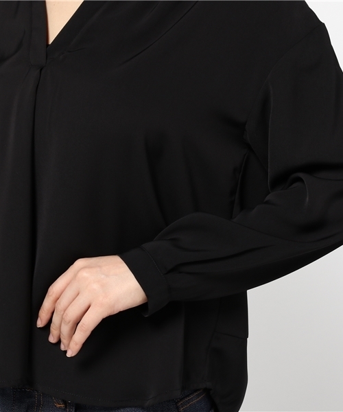 31 Sons de mode（トランテアン　ソン　ドゥ　モード）の「ノーカラーＶネックブラウス（シャツ/ブラウス・レディース・オフホワイト/ピンク/ブラック・36）」の8枚目の写真