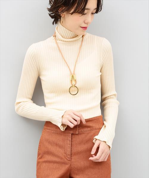 ADAM ET ROPE'（アダムエロペ）の「ウォッシャブルウールタートルリブプルオーバー（ニット/セーター・レディース・ベージュ/ブルー系その他/パープル/イエロー・FREE）」の2枚目の写真