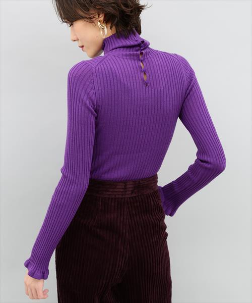 ADAM ET ROPE'（アダムエロペ）の「ウォッシャブルウールタートルリブプルオーバー（ニット/セーター・レディース・ベージュ/ブルー系その他/パープル/イエロー・FREE）」の4枚目の写真