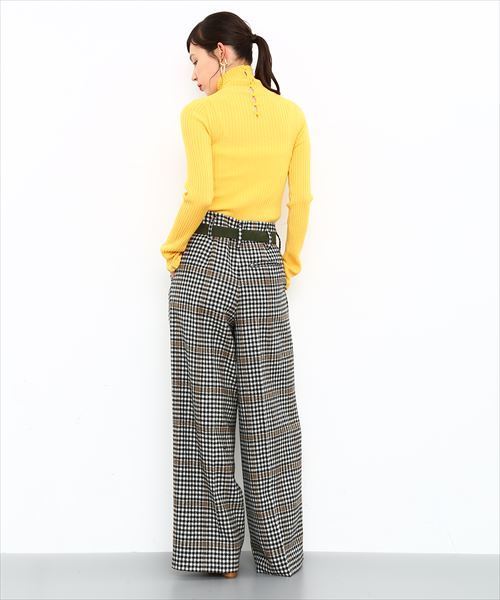 ADAM ET ROPE'（アダムエロペ）の「ウォッシャブルウールタートルリブプルオーバー（ニット/セーター・レディース・ベージュ/ブルー系その他/パープル/イエロー・FREE）」の13枚目の写真