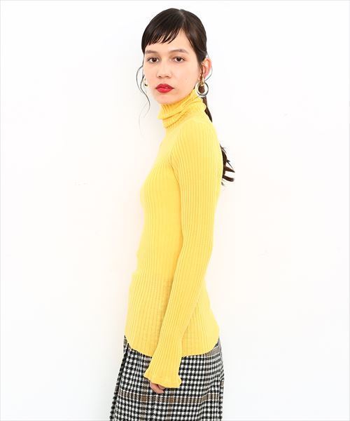 ADAM ET ROPE'（アダムエロペ）の「ウォッシャブルウールタートルリブプルオーバー（ニット/セーター・レディース・ベージュ/ブルー系その他/パープル/イエロー・FREE）」の14枚目の写真