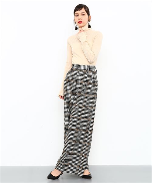 ADAM ET ROPE'（アダムエロペ）の「ウォッシャブルウールタートルリブプルオーバー（ニット/セーター・レディース・ベージュ/ブルー系その他/パープル/イエロー・FREE）」の20枚目の写真