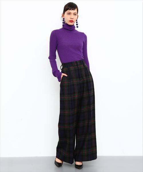 ADAM ET ROPE'（アダムエロペ）の「ウォッシャブルウールタートルリブプルオーバー（ニット/セーター・レディース・ベージュ/ブルー系その他/パープル/イエロー・FREE）」の22枚目の写真