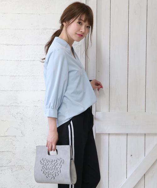 Girly Doll（ガーリードール）の「ブラウス　Vネックプルオーバー（シャツ/ブラウス・レディース・ライトブルー/ブラック/ベージュ/オフホワイト・M/L）」の16枚目の写真