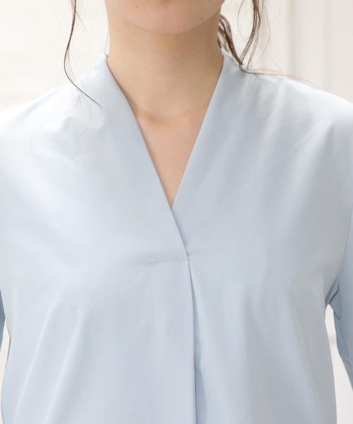 Girly Doll（ガーリードール）の「ブラウス　Vネックプルオーバー（シャツ/ブラウス・レディース・ライトブルー/ブラック/ベージュ/オフホワイト・M/L）」の9枚目の写真