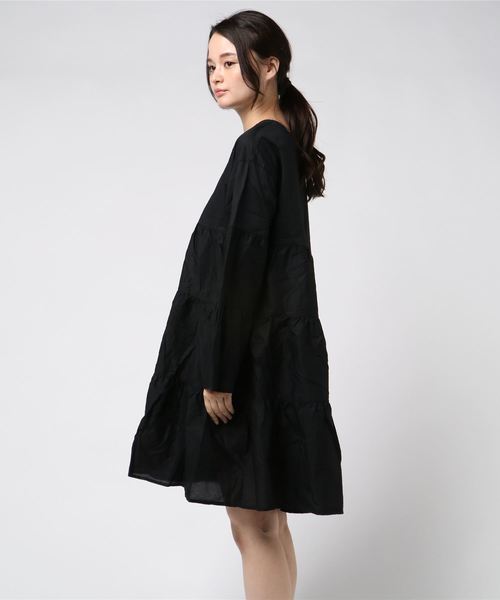 LOWRYS FARM（ローリーズファーム）の「ティアードワンピース　807102（ワンピース・レディース・ブラック/レッド・LARGE/MEDIUM）」の3枚目の写真
