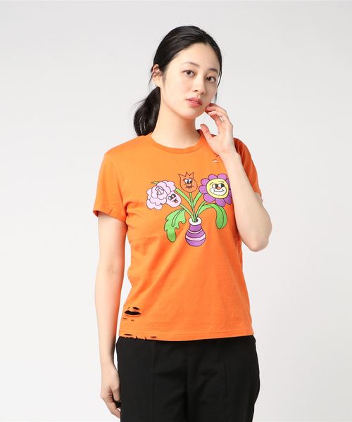 PUNYUS(プニュズ)の「フラワーズTシャツ(Tシャツ/カットソー・レディース・ホワイト/オレンジ・1/2/4/3)」の2枚目の写真