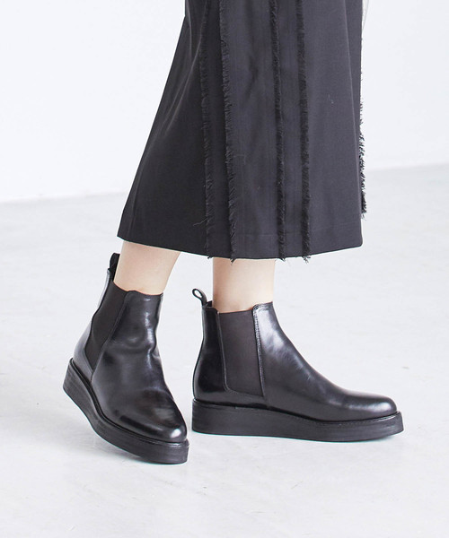 ADAM ET ROPE'（アダムエロペ）の「厚底サイドゴアブーツ（ブーツ・レディース・ホワイト/ブラック・38/39/36/37）」の2枚目の写真
