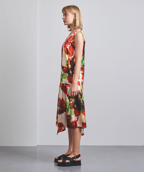 AEWEN MATOPH（イウエン マトフ）の「＜AEWEN MATOPH（イウエン マトフ）＞ フラワープリント ワンピース（ワンピース・レディース・ネイビー/ベージュ・38/36）」の4枚目の写真