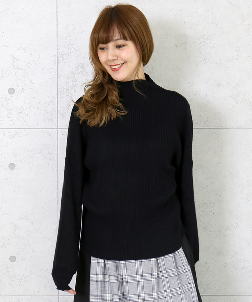 n'ee-ne(ネーネ)の「ボトルネックドルマンプルオーバー(ニット/セーター・レディース・ボルドー/ブルー/ブラック/グレー/オフホワイト・M)」の2枚目の写真